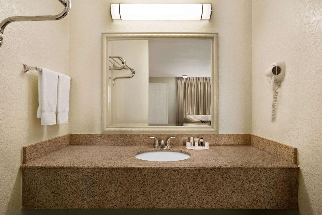 Super 8 By Wyndham Corsicana Zewnętrze zdjęcie